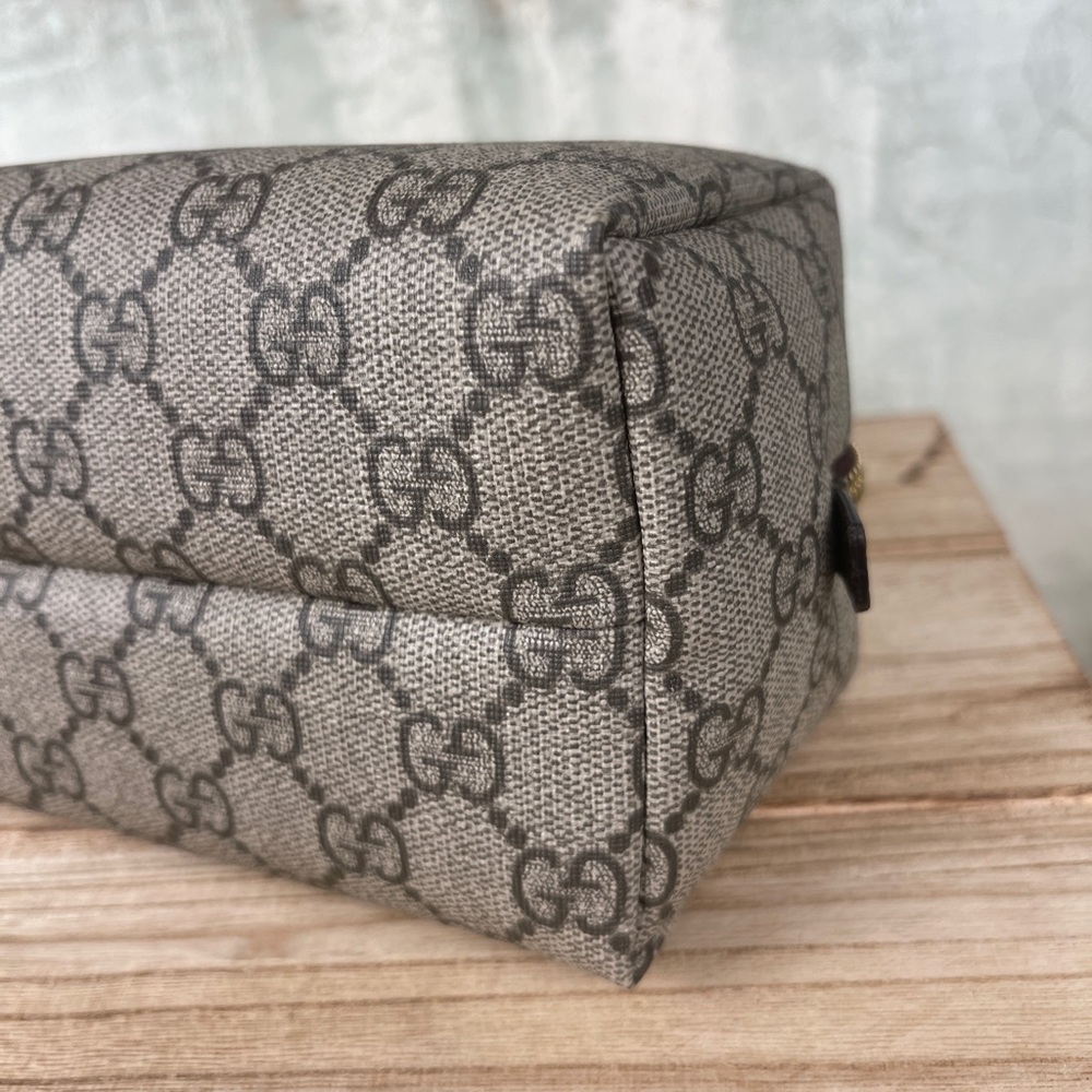 GUCCI GG SUPREME COSMETIC BAG - Picture 5 of 12